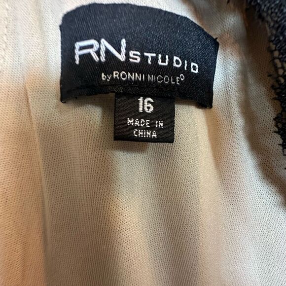 Ronnie Nicole Black Lace over Nude Sheath Dress Sz 16 Beautiful Lined Slimming - Picture 3 of 5